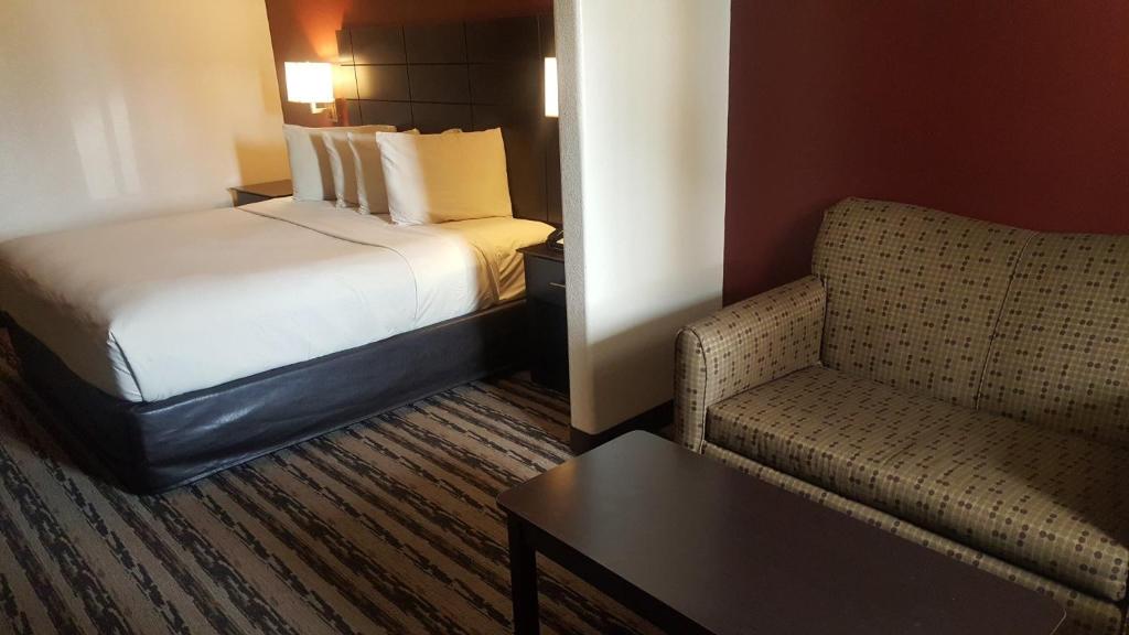 Red Roof Inn & Suites Houston – Humble/IAH Airport image 10
